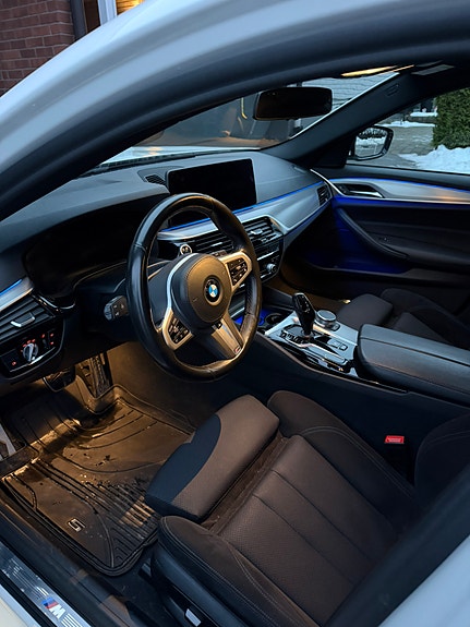 BMW 520d 2 of 5