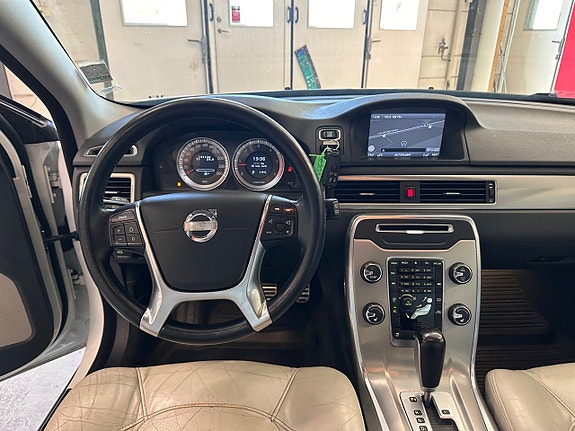 Volvo V70 10 of 13