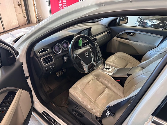 Volvo V70 8 of 13