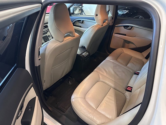 Volvo V70 9 of 13