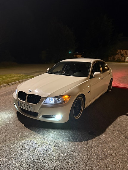 BMW 320d 4 of 5