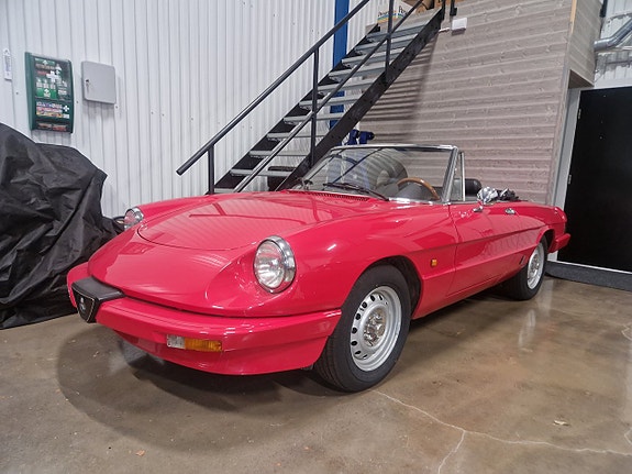 Alfa Romeo Spider 3 of 27