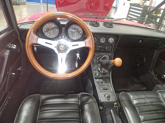 Alfa Romeo Spider 6 of 27