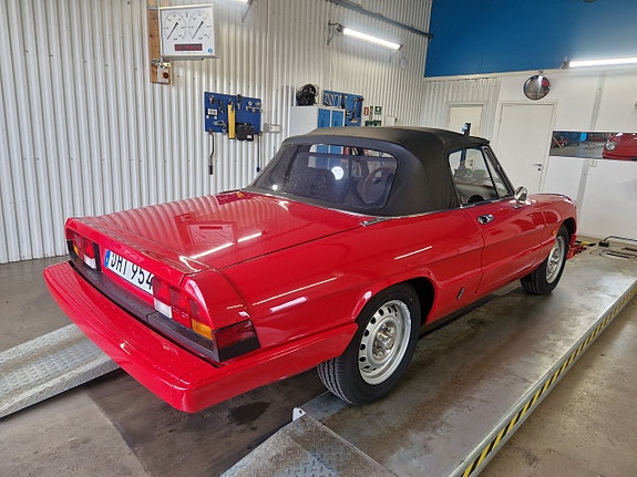 Alfa Romeo Spider 27 of 27