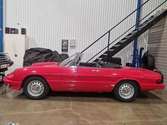 Alfa Romeo Spider 2 of 27