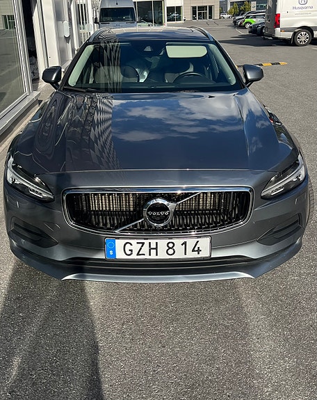 Volvo V90 2 of 6
