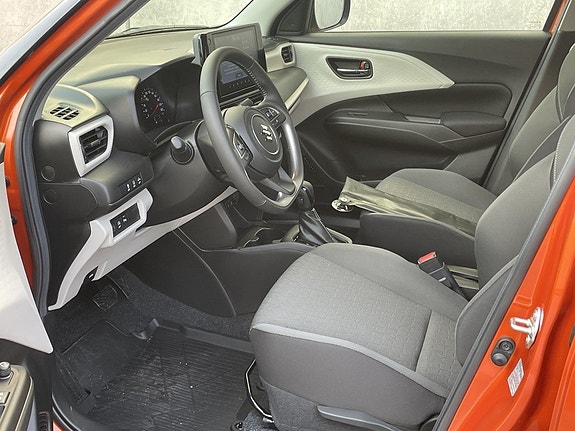 Suzuki Swift 2 of 5