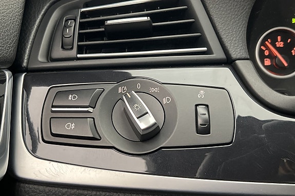 BMW 523i 28 of 29
