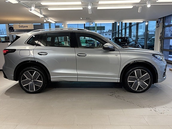 Volkswagen Tiguan 8 of 15
