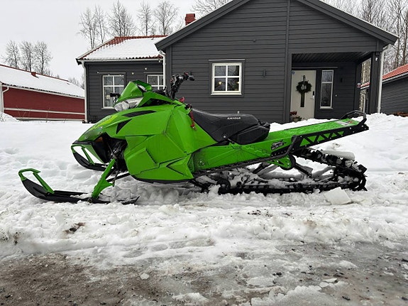 Arctic Cat M8000