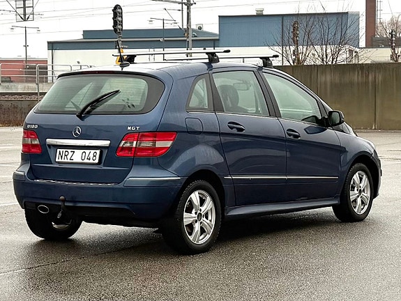 Mercedes-Benz B180 3 of 5