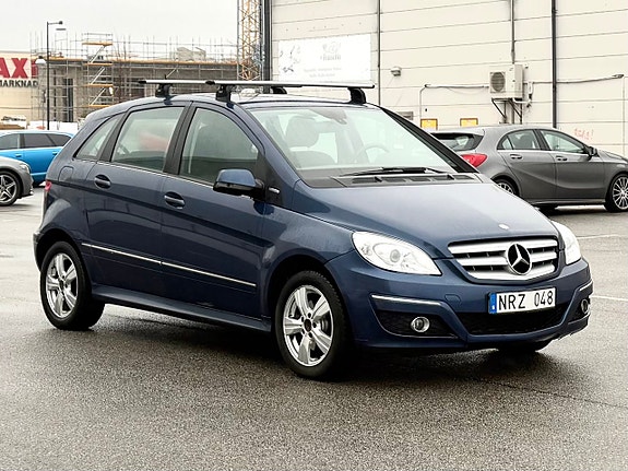 Mercedes-Benz B180 2 of 5