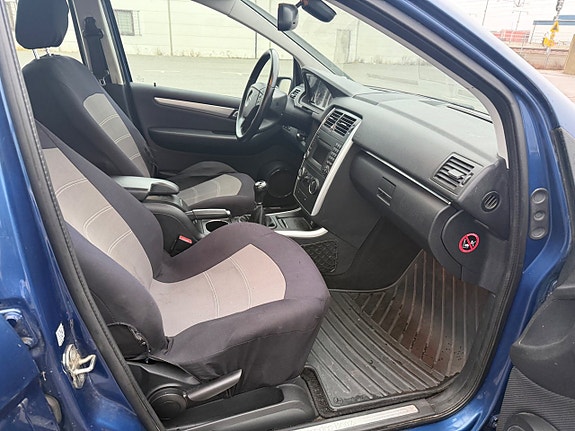 Mercedes-Benz B180 6 of 8