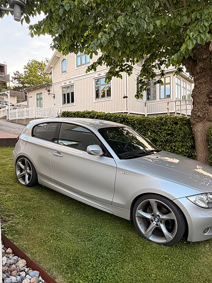 BMW 120d 4 of 5