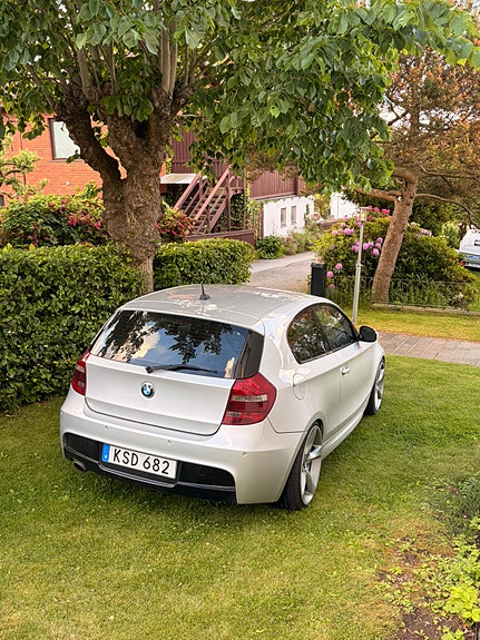 BMW 120d 2 of 5