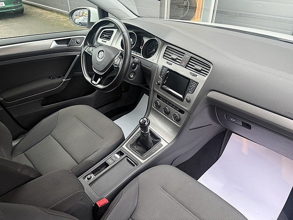 Volkswagen Golf VII 13 of 15