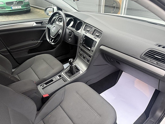 Volkswagen Golf VII 11 of 15