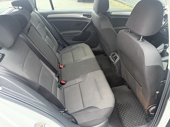 Volkswagen Golf VII 15 of 15