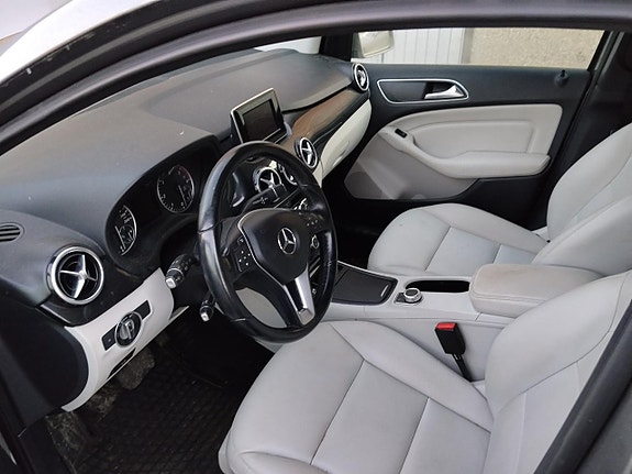 Mercedes-Benz B200 9 of 11