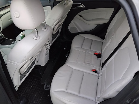 Mercedes-Benz B200 10 of 11
