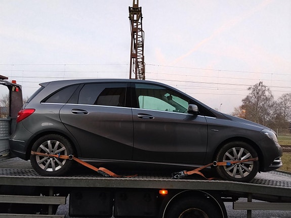Mercedes-Benz B200 5 of 5