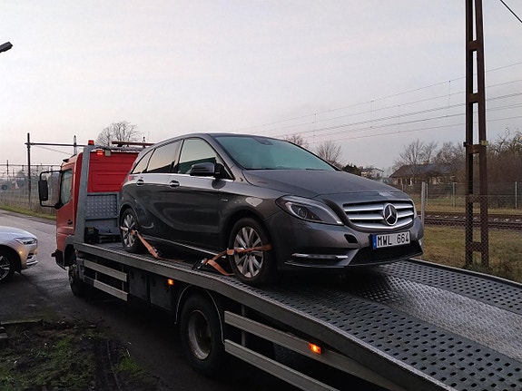 Mercedes-Benz B200 6 of 11