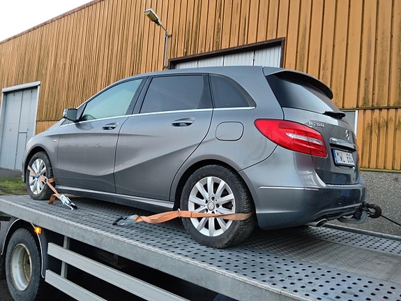 Mercedes-Benz B200 3 of 5
