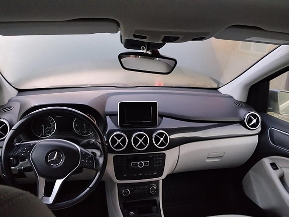Mercedes-Benz B200 11 of 11