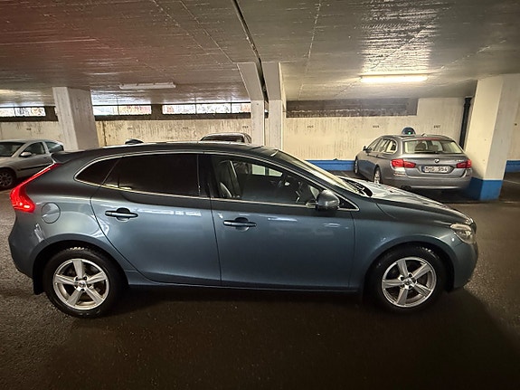 Volvo V40 4 of 5