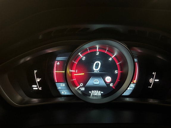 Volvo V40 12 of 13
