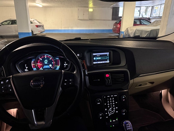 Volvo V40 11 of 13