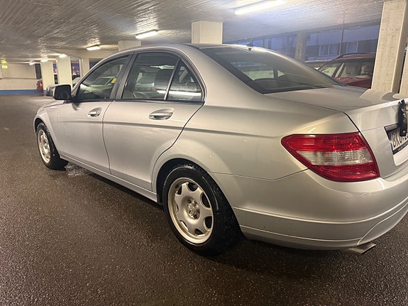Mercedes-Benz C200 5 of 5
