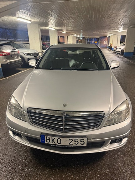Mercedes-Benz C200 3 of 5
