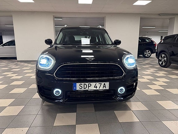 MINI Countryman Cooper 2 of 5