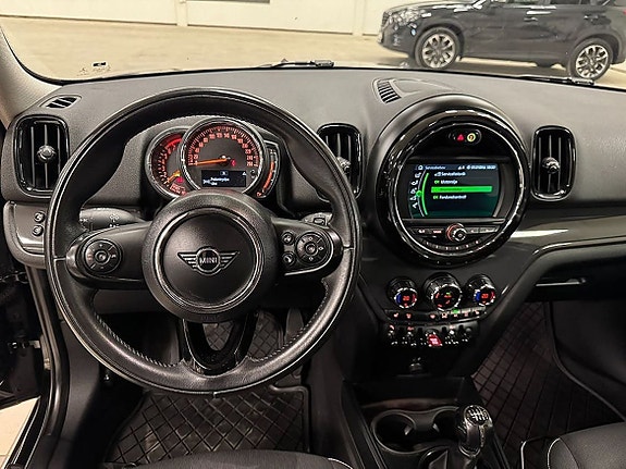 MINI Countryman Cooper 7 of 18