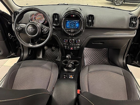 MINI Countryman Cooper 6 of 18