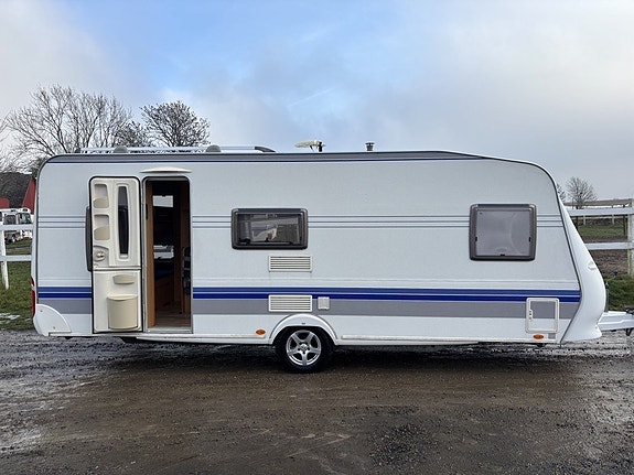 Hobby 560 KMFe De Luxe Barnkammare