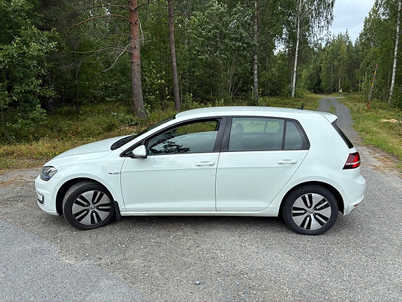 Volkswagen e-Golf VII 2 of 10