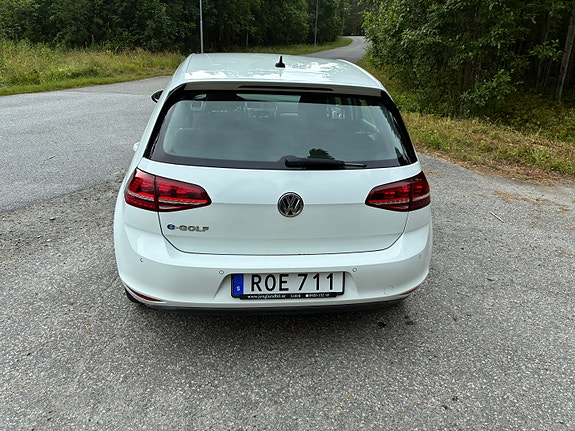 Volkswagen e-Golf VII 3 of 10