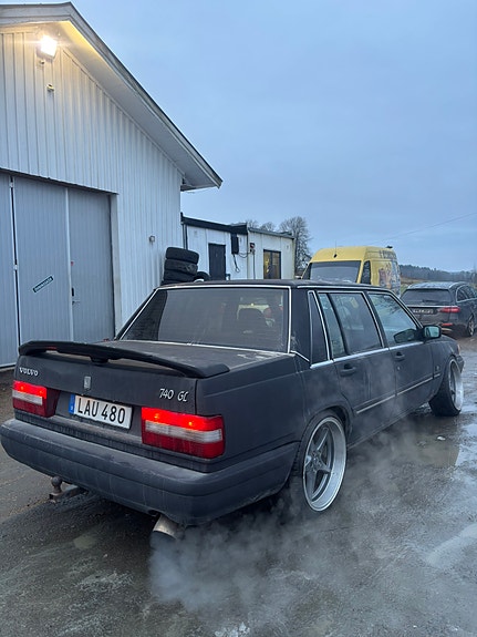 Volvo 740 2 of 5