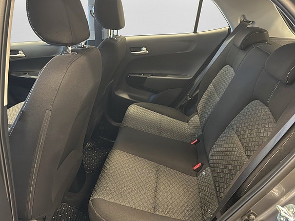 Kia Picanto 9 of 17
