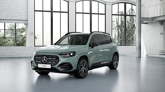 Mercedes-Benz GLB250+ 3 of 5