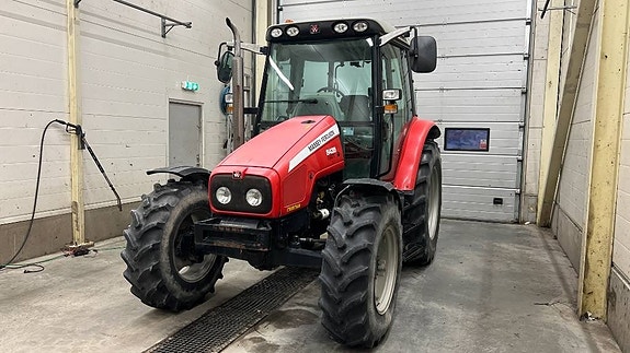 Massey Ferguson 5435 Dyna-4