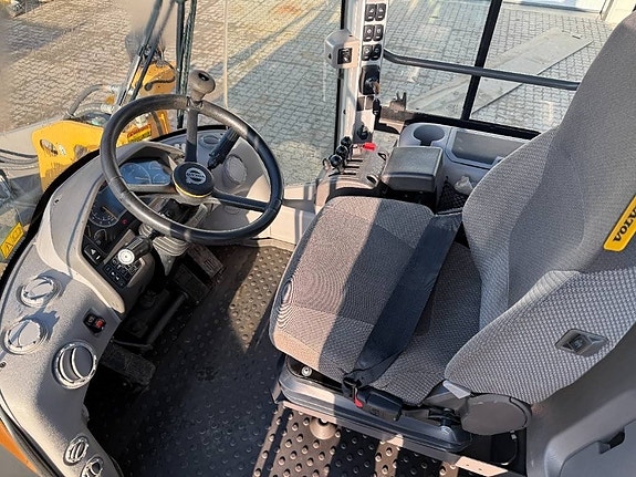 Volvo L 90 H 6 of 12