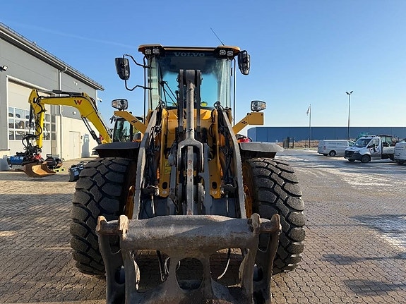 Volvo L 90 H 9 of 12