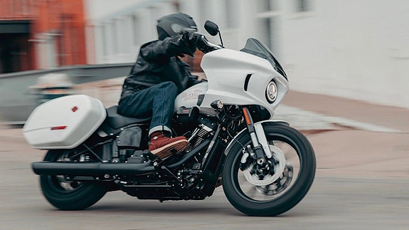 Harley-Davidson Low Rider ST *Förboka NU!*