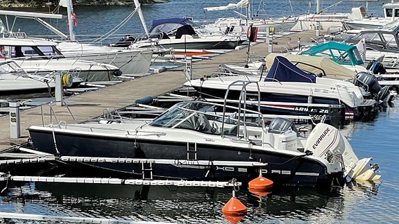 XO 240 RS Open -2011. Evinrude G1 250 HK.