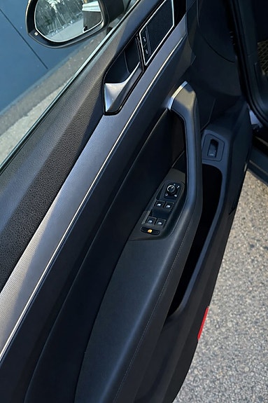 Volkswagen Passat Alltrack 7 of 16