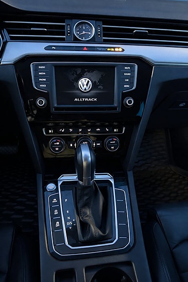 Volkswagen Passat Alltrack 11 of 16