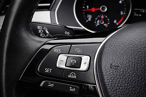 Volkswagen Passat Alltrack 14 of 16